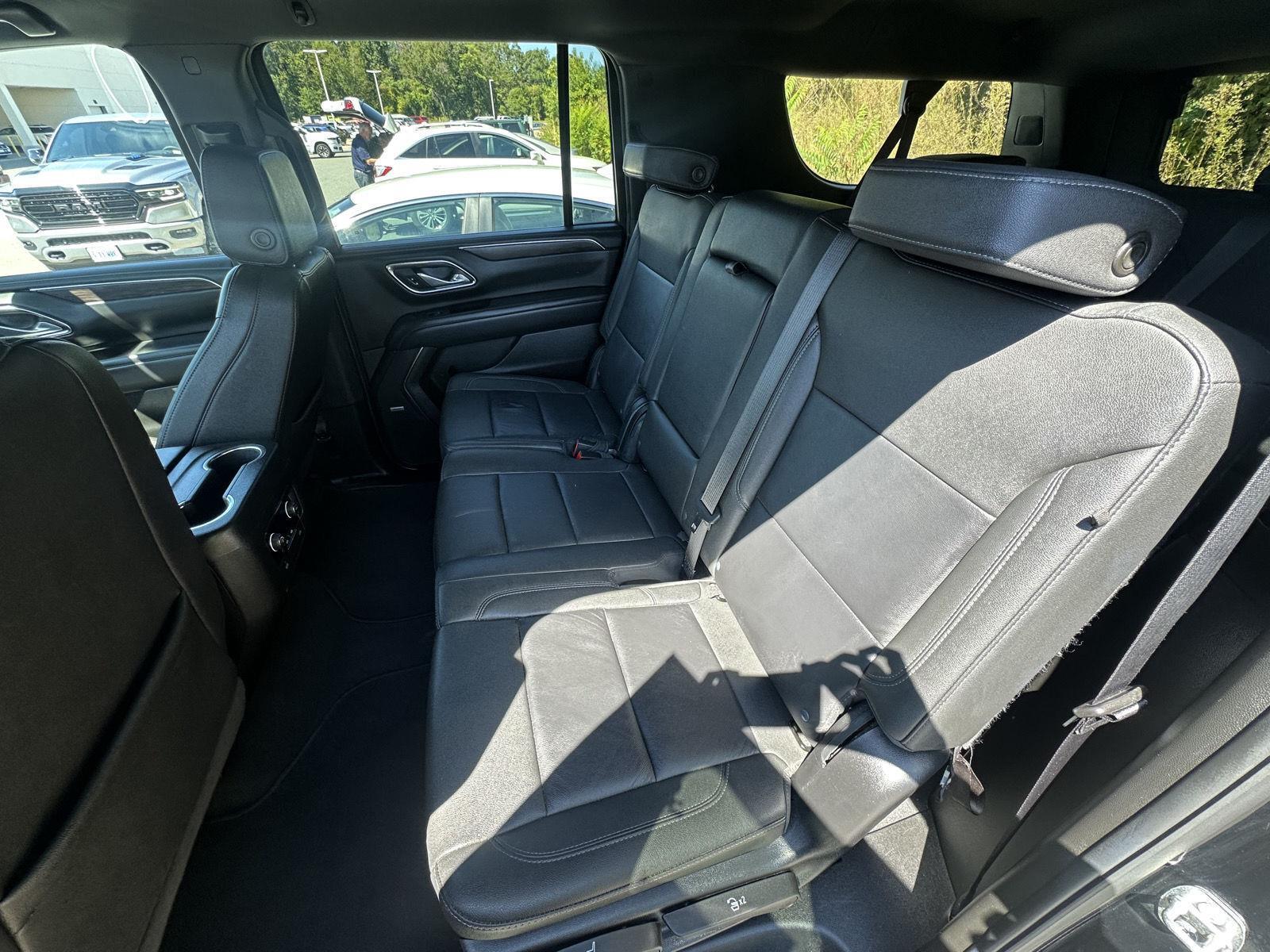 2024 Chevrolet Suburban LT photo 10