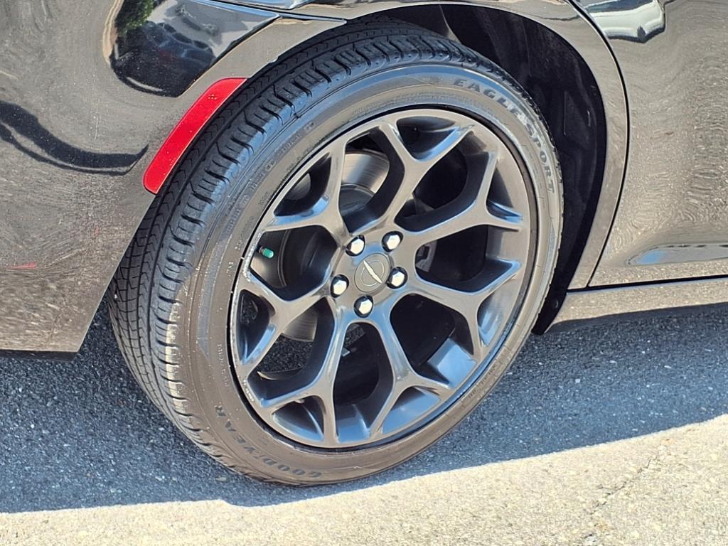 2020 Chrysler 300 photo 20
