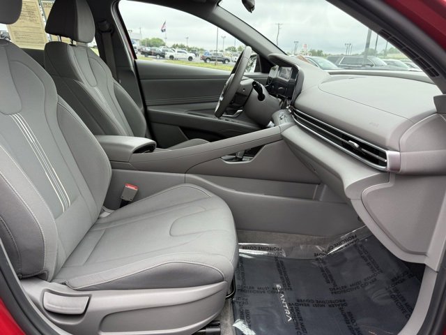 2023 Hyundai Elantra SEL photo 7