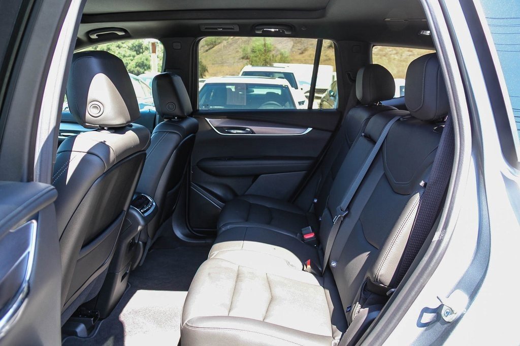 2025 Cadillac XT6 Luxury photo 11