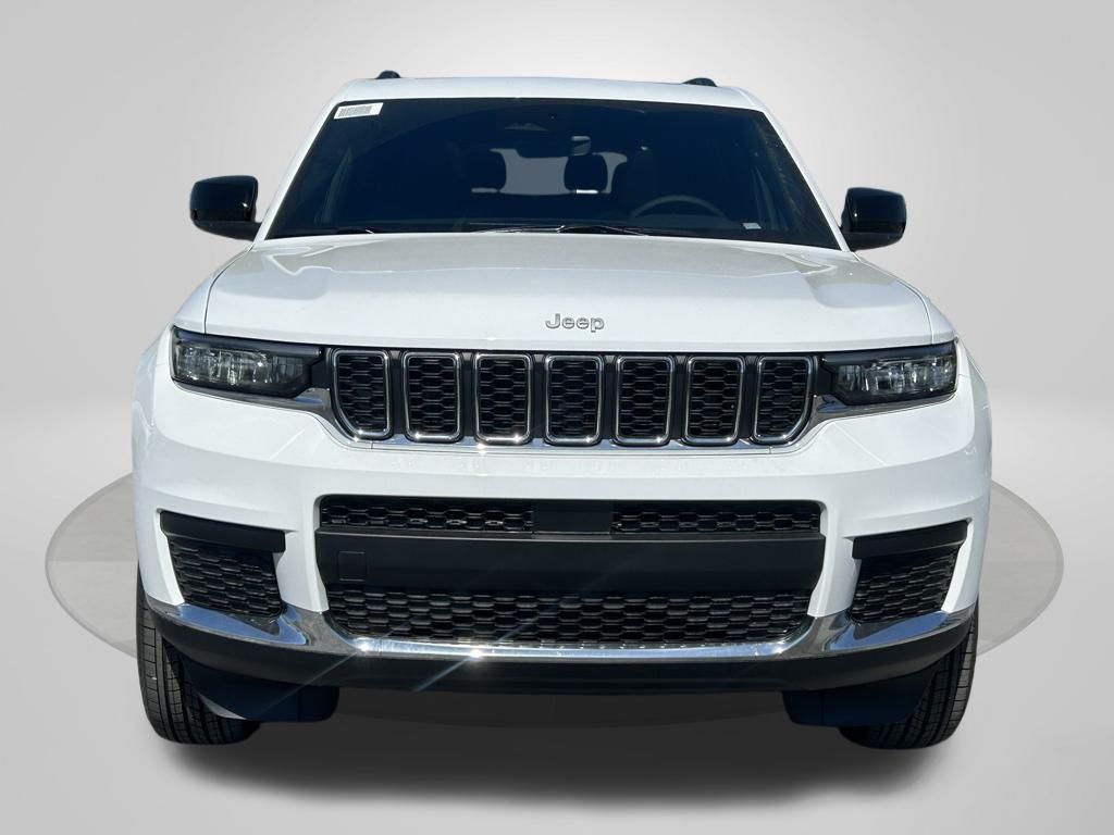2025 Jeep Grand Cherokee Laredo Altitude photo 2