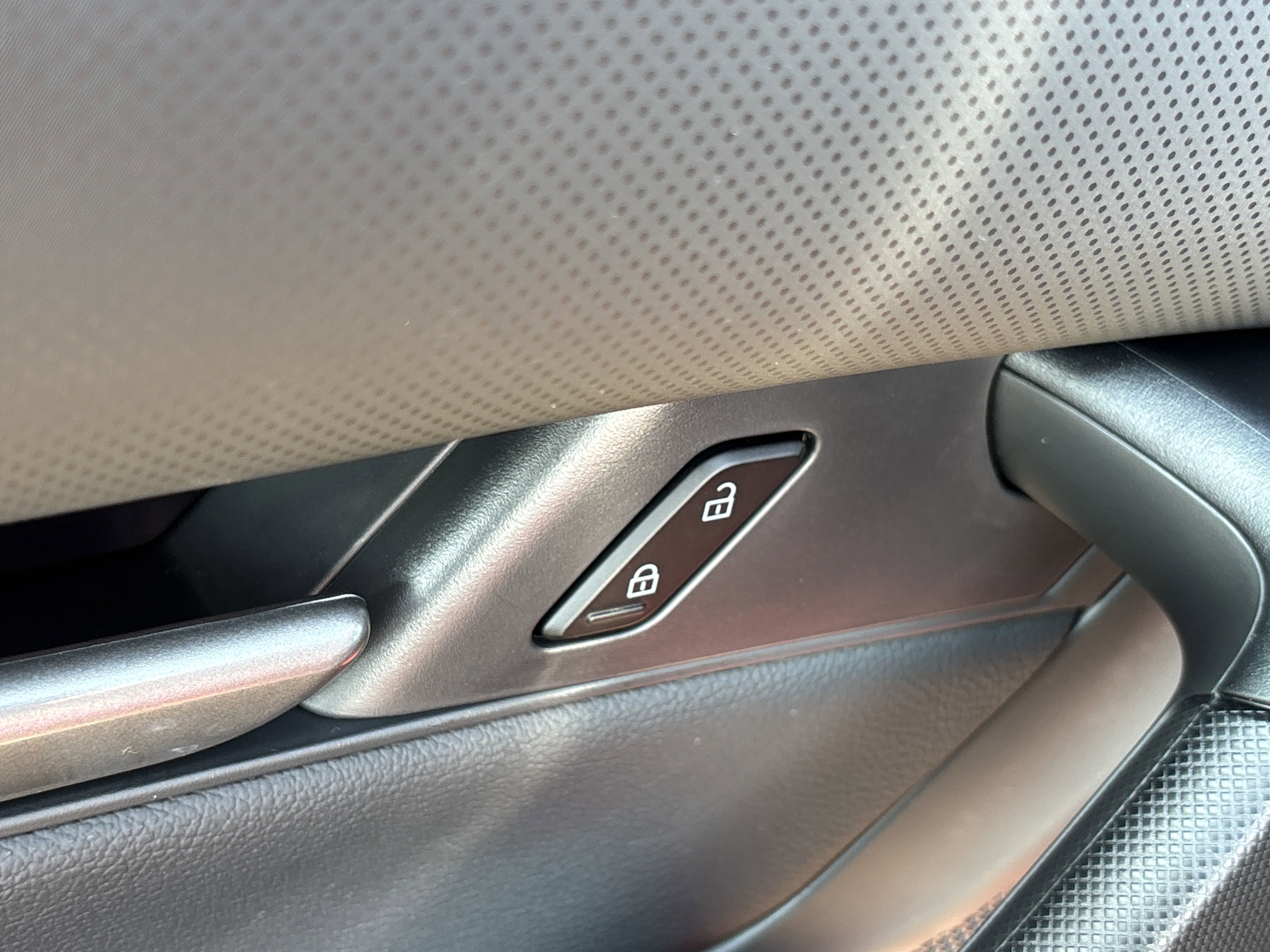 2025 Mazda CX-50 Preferred photo 4