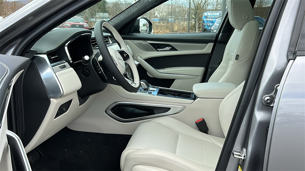 2026 Jaguar F-PACE P250 R-Dynamic S photo 10