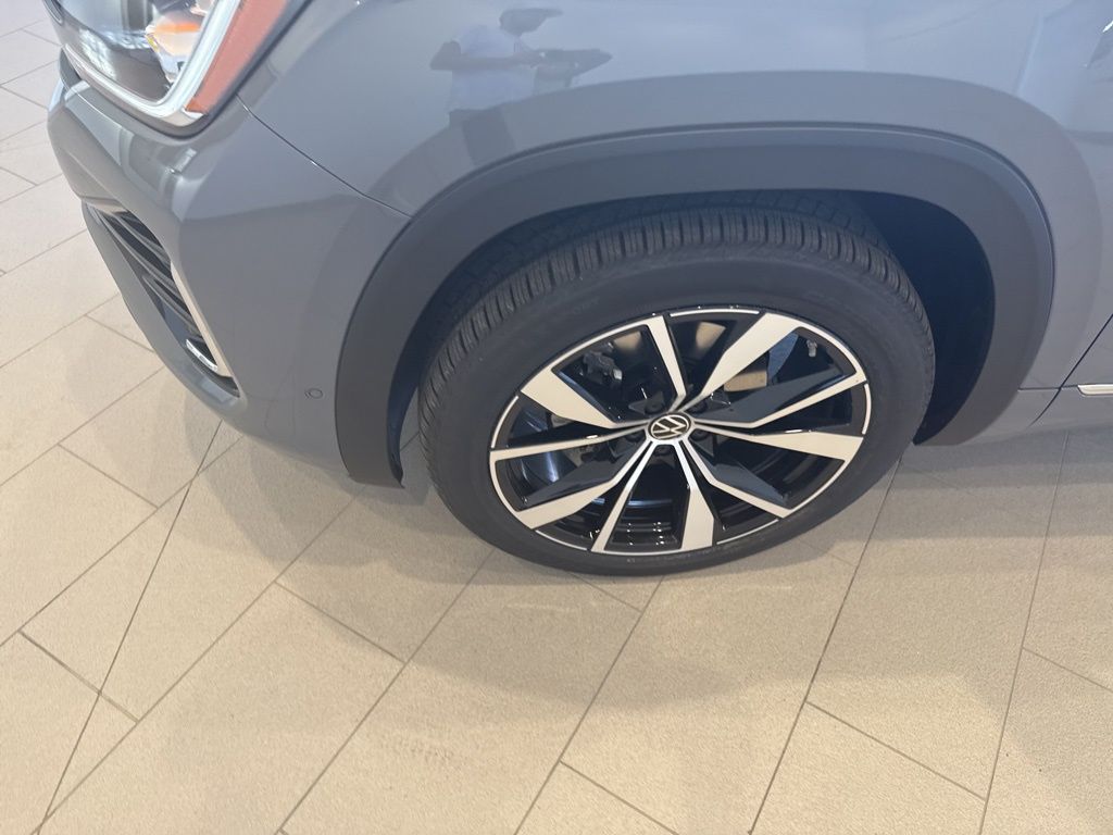 2026 Volkswagen Atlas Cross Sport SEL Premium R-Line photo 9