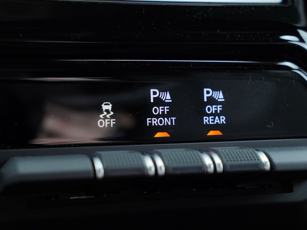 New 2026 Granite Crystal Metallic Clear-Coat Exterior Paint RAM Big Horn Night Edition image 16