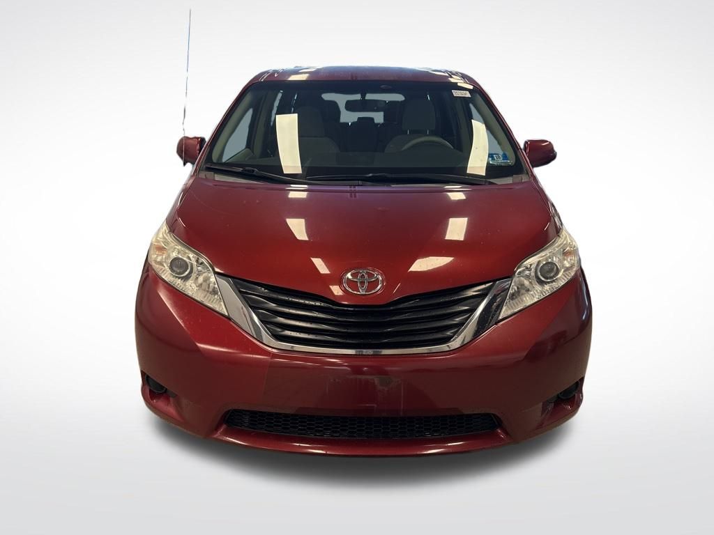 2011 Toyota Sienna Base photo 2