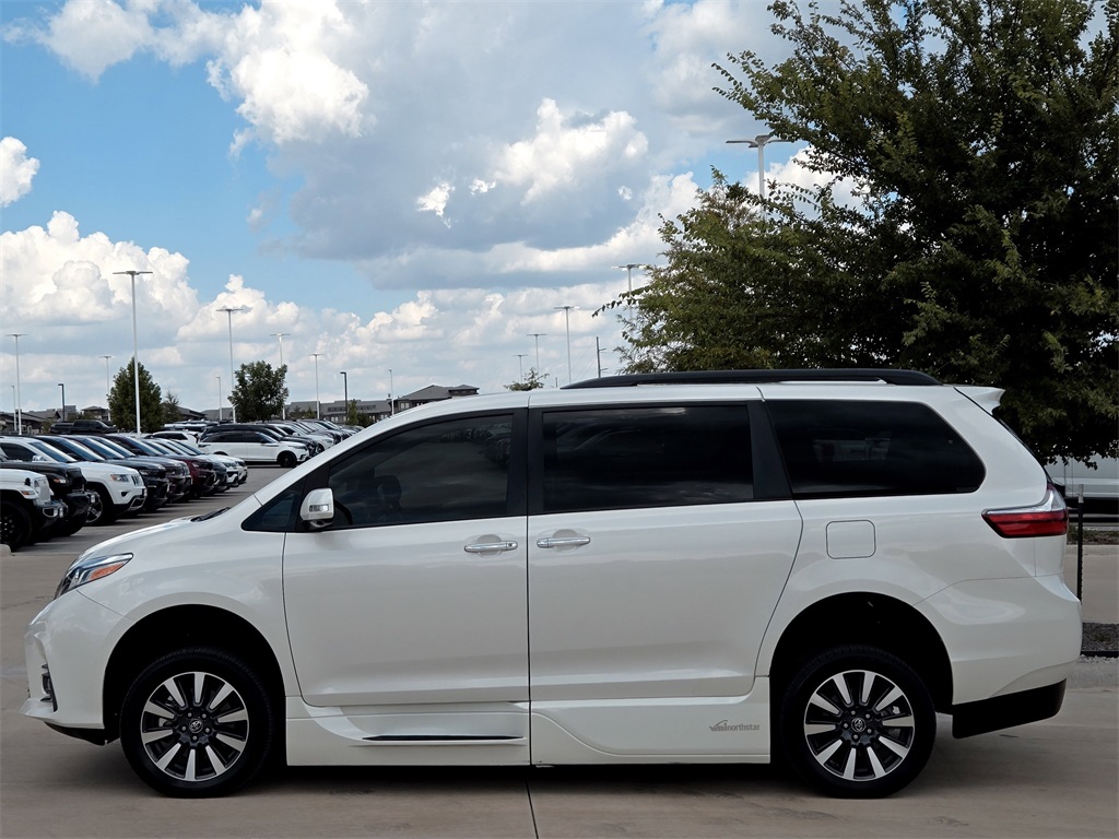 2019 Toyota Sienna Limited Premium photo 4