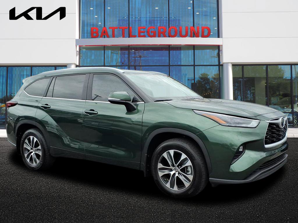 2025 Toyota Highlander XLE's photo