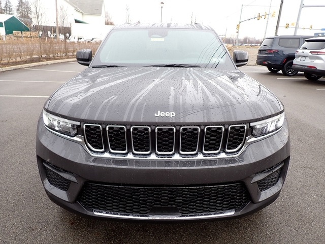 2025 Jeep Grand Cherokee Laredo photo 8
