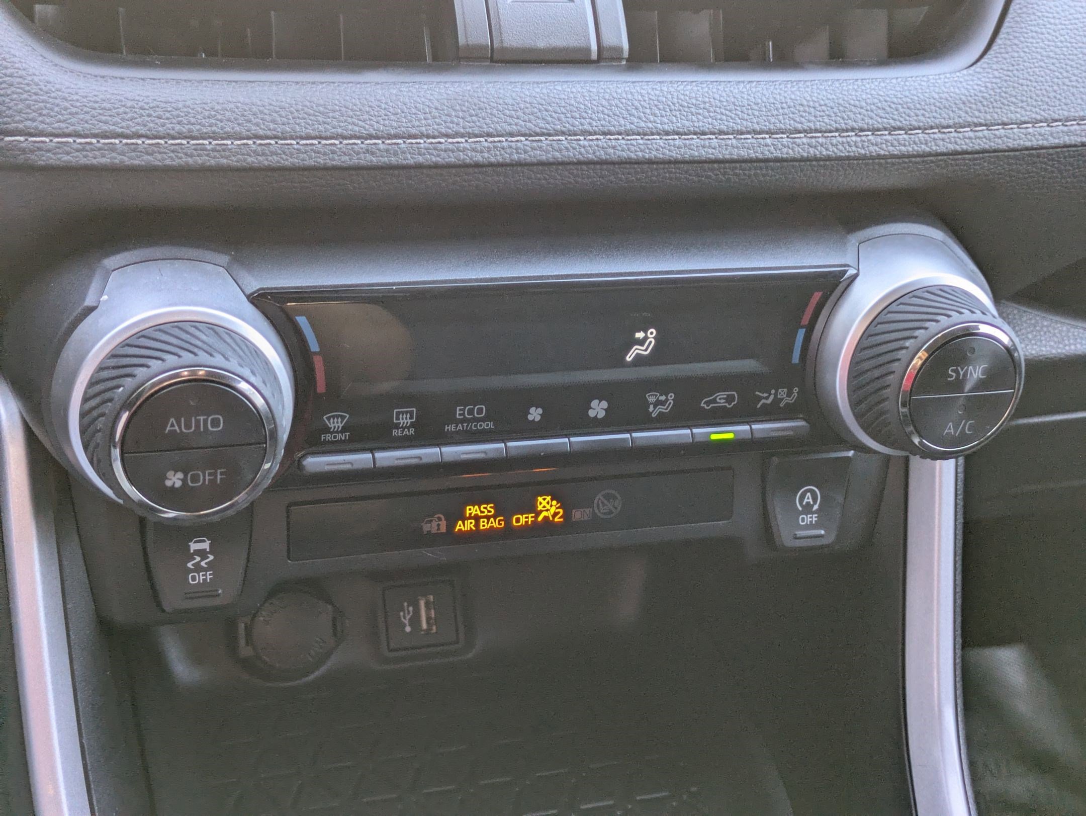 2024 Toyota RAV4 XLE photo 22