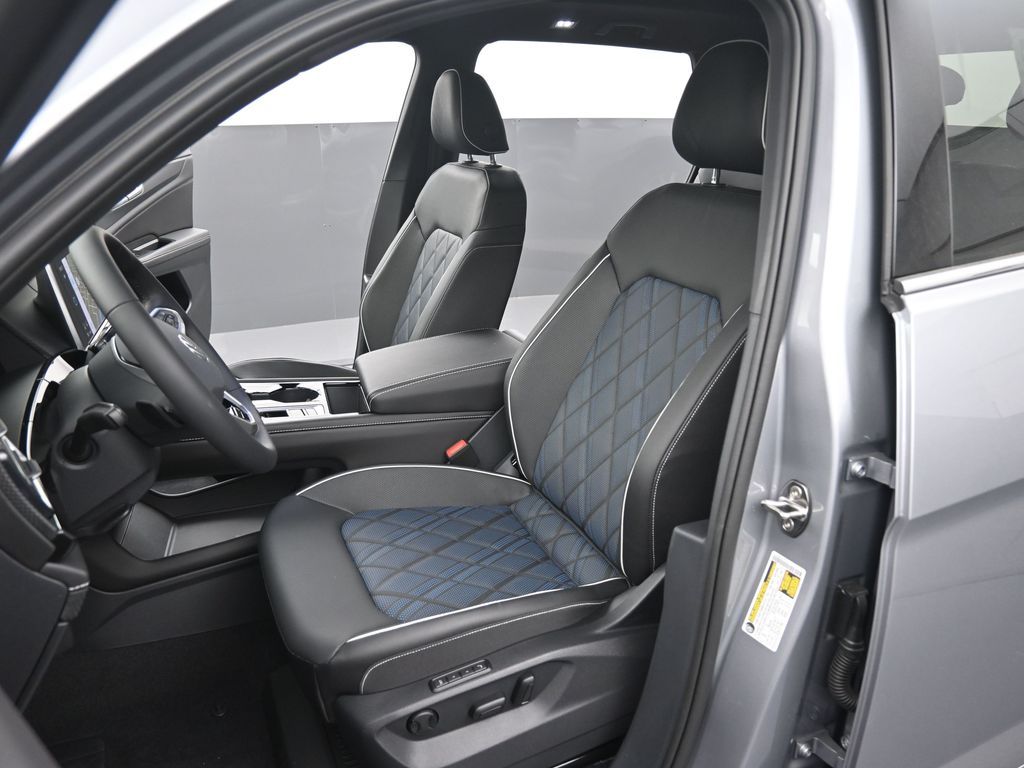 2025 Volkswagen Atlas Cross Sport SEL Premium R-Line photo 36
