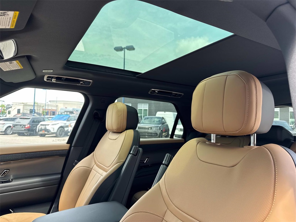 2025 Land Rover Range Rover Sport SE photo 19