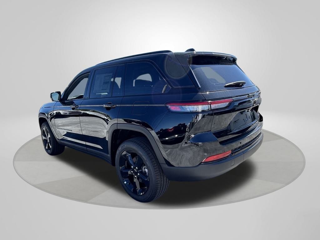 2025 Jeep Grand Cherokee Limited photo 5