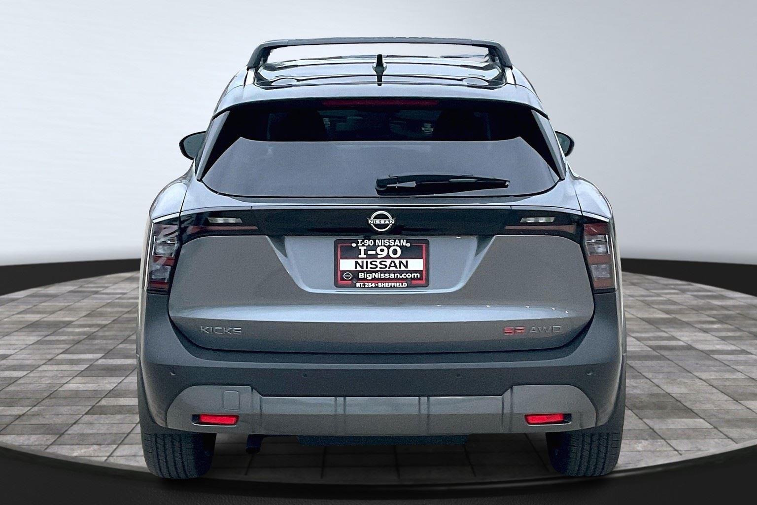 2025 Nissan Kicks SR photo 4