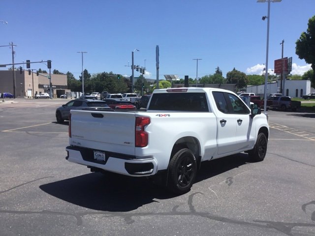 2025 Chevrolet Silverado RST photo 3