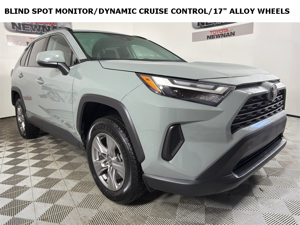 2022 Toyota RAV4 XLE's photo