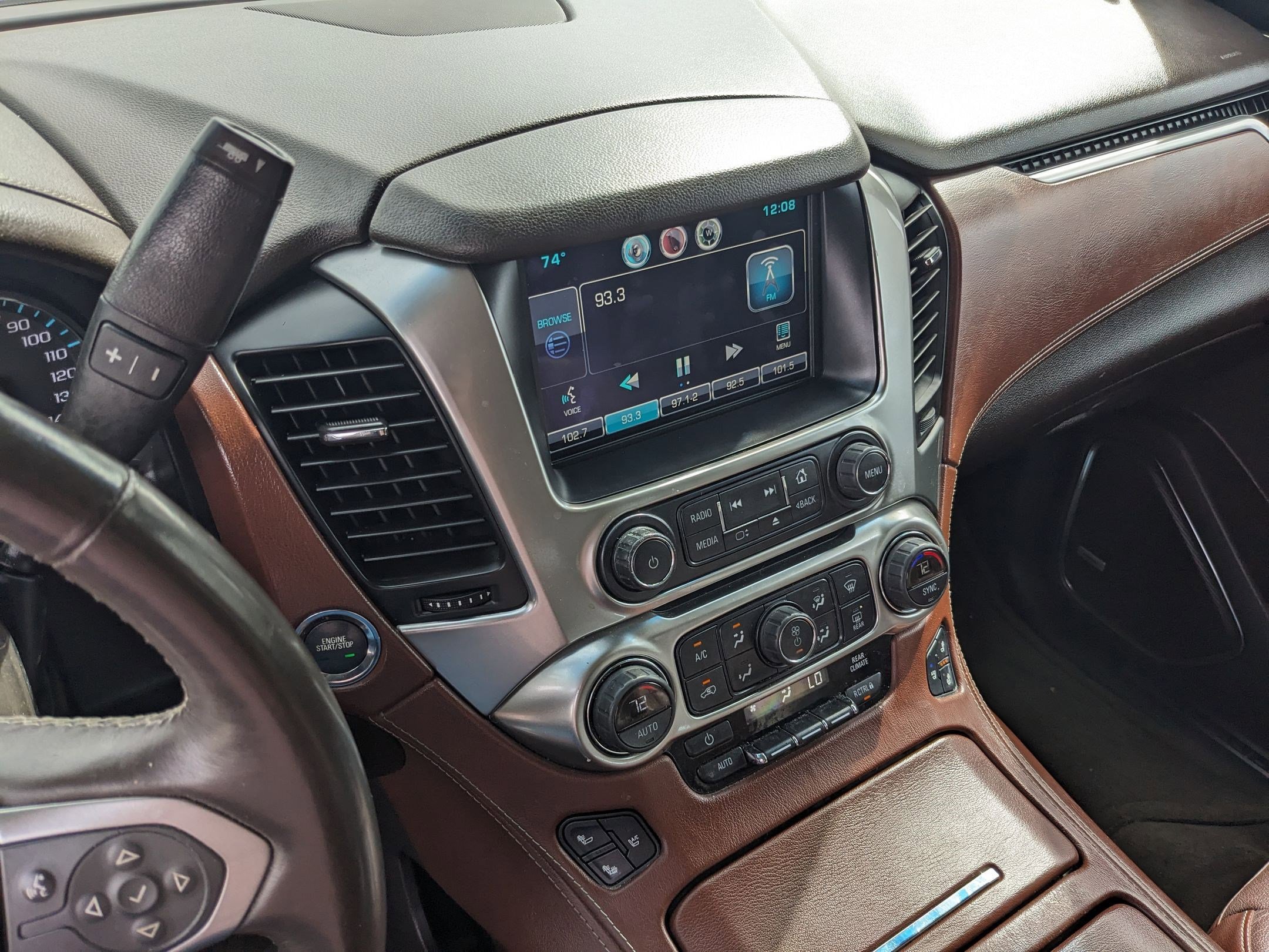 2015 Chevrolet Suburban LTZ photo 15