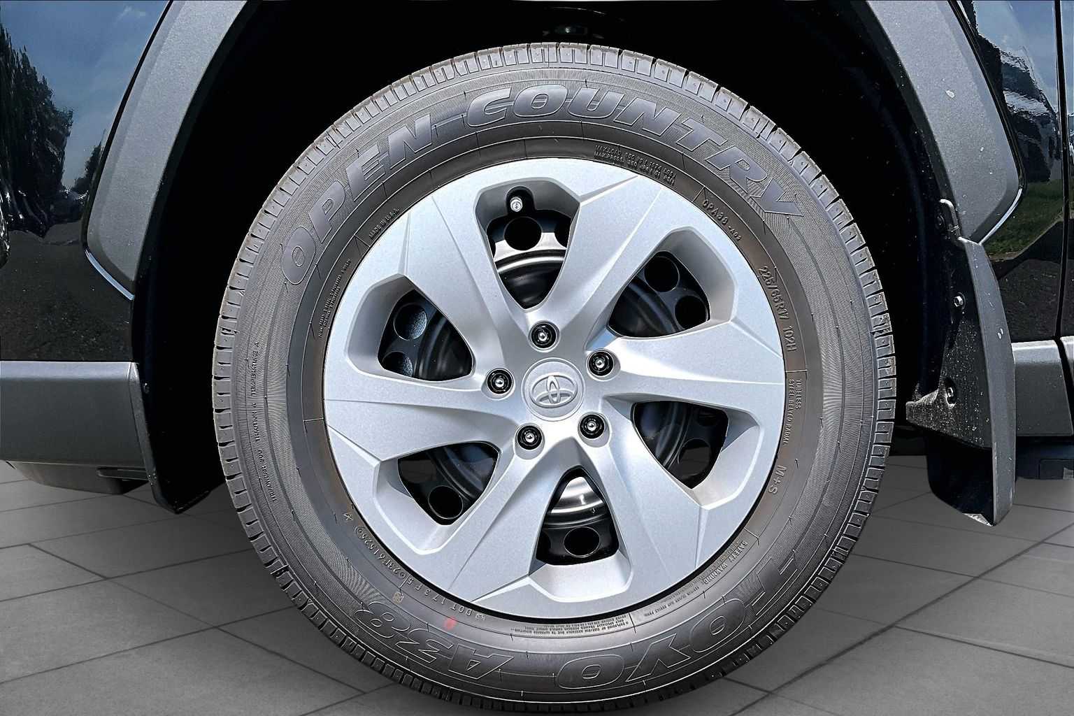 2025 Toyota RAV4 LE photo 11