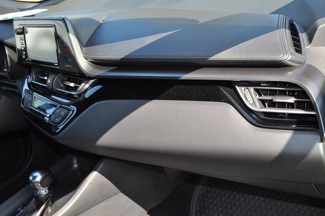 2018 Toyota C-HR XLE Premium photo 17