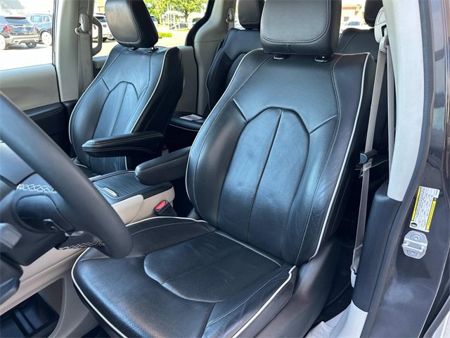 2022 Chrysler Pacifica Hybrid Limited photo 44