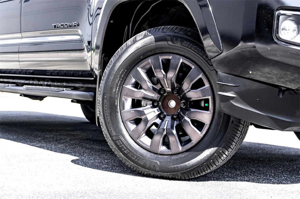 2023 Toyota Tacoma Limited photo 2