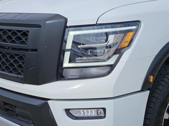2024 Nissan Titan PRO-4X photo 4