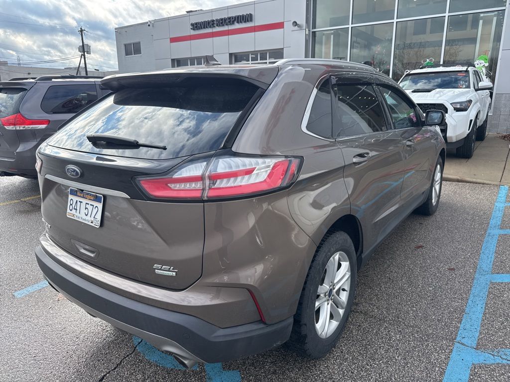 2019 Ford Edge SEL photo 3