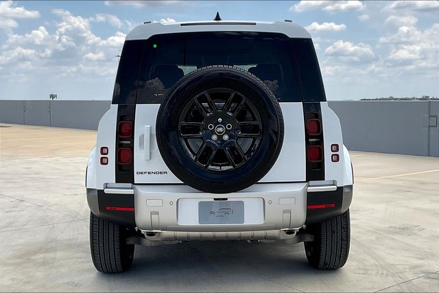2025 Land Rover Defender 110 S photo 3
