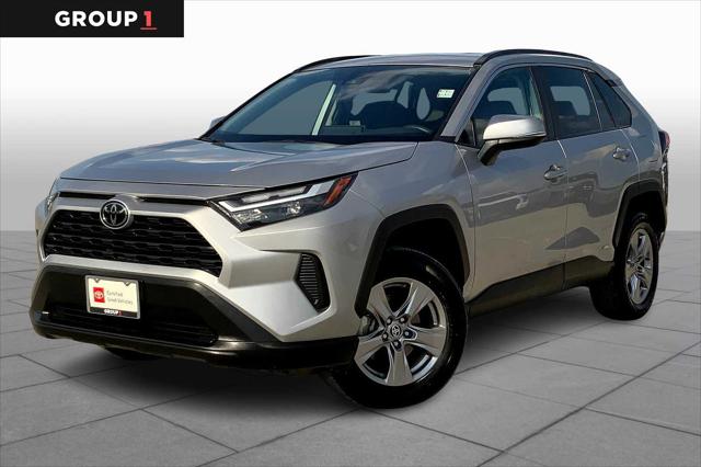 2025 Toyota RAV4 XLE's photo