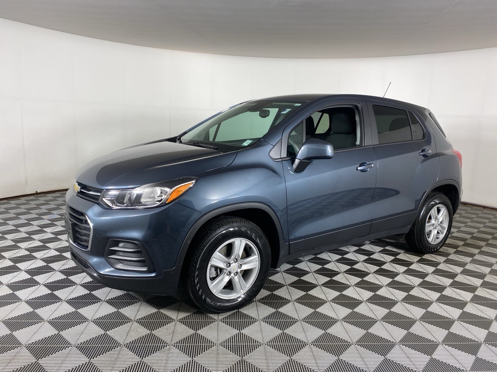 2022 Chevrolet Trax LS photo 3