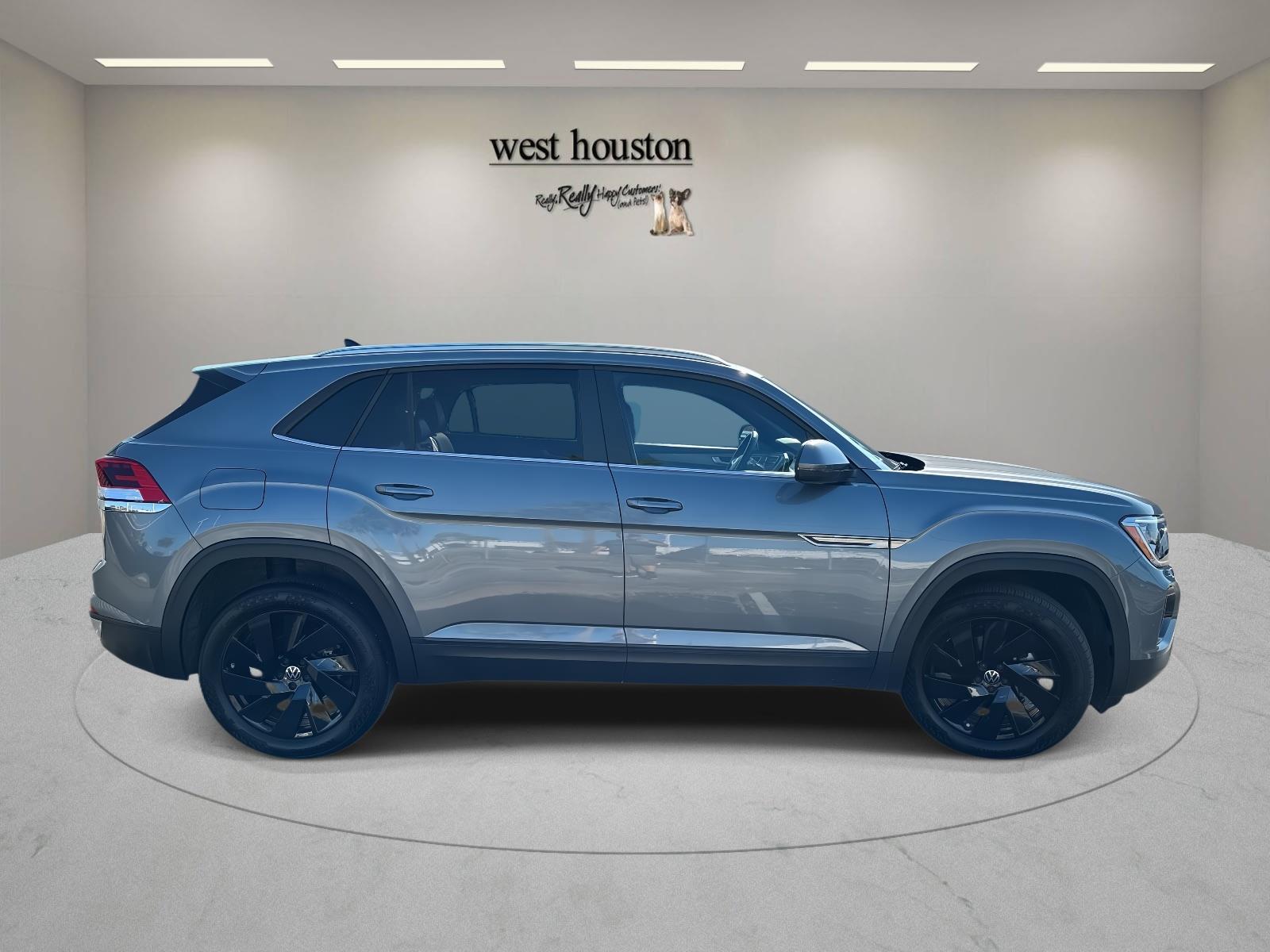 2025 Volkswagen Atlas Cross Sport SE Technology photo 3