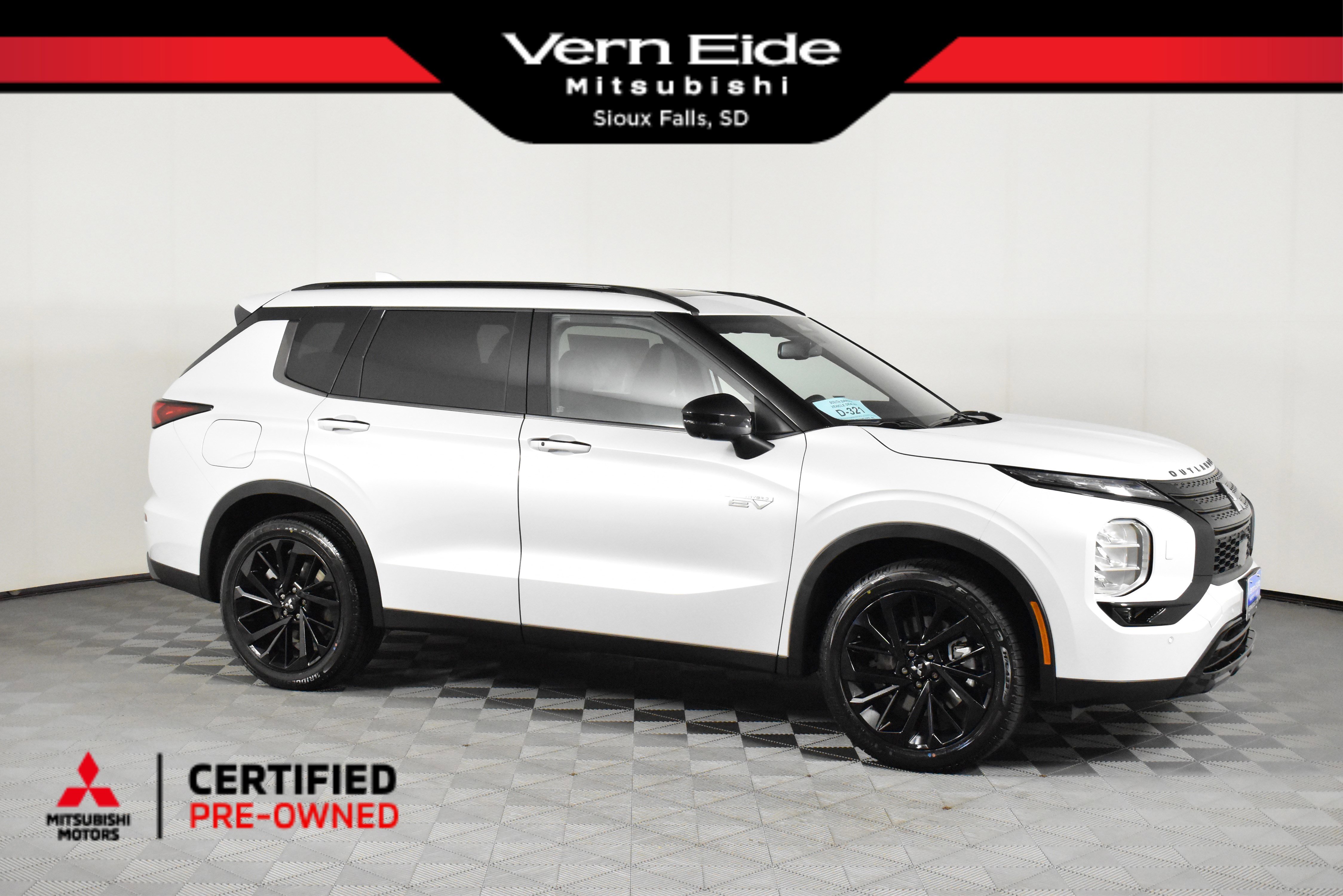 2025 Mitsubishi Outlander Plug-in Hybrid SEL Black Edition's photo