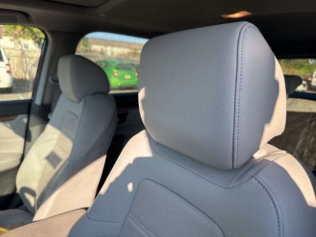 2022 Honda CR-V Hybrid Touring photo 13