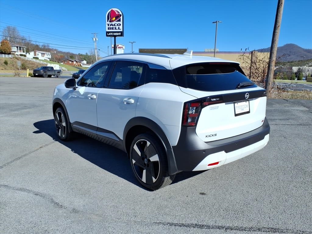 2025 Nissan Kicks SR photo 3