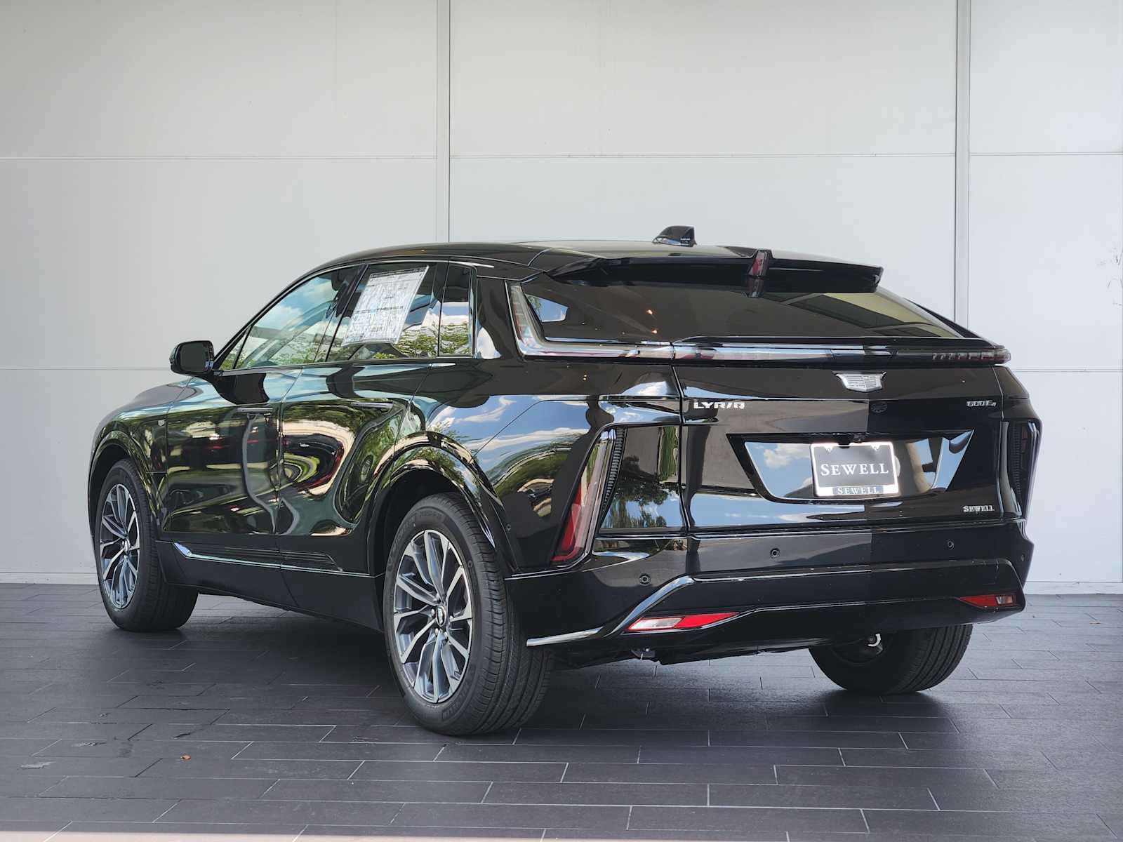2025 Cadillac Lyriq Sport photo 3