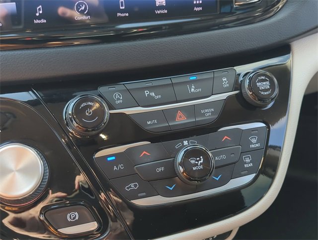 2022 Chrysler Pacifica Touring L photo 8