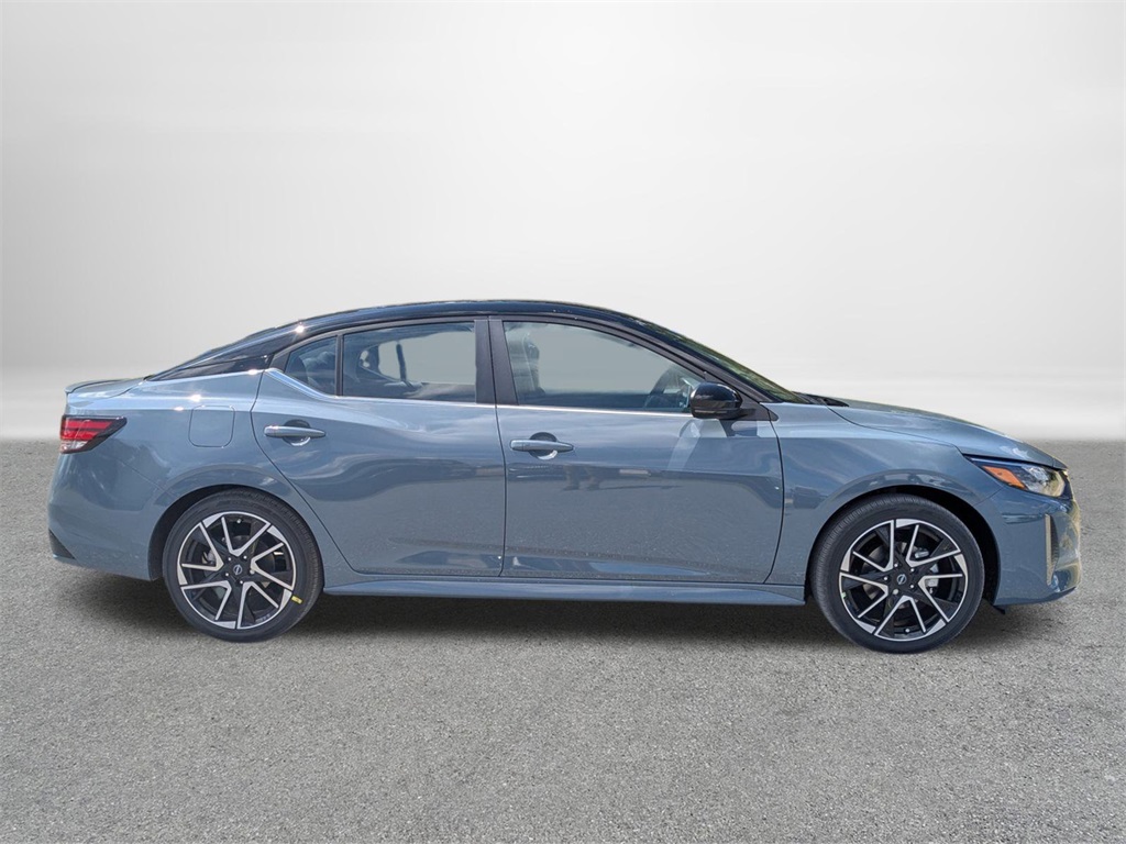 2025 Nissan Sentra SR photo 2
