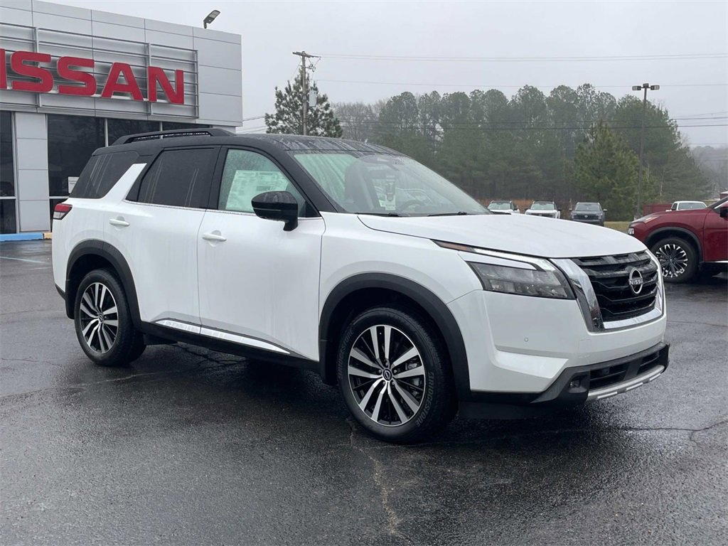 2025 Nissan Pathfinder Platinum's photo