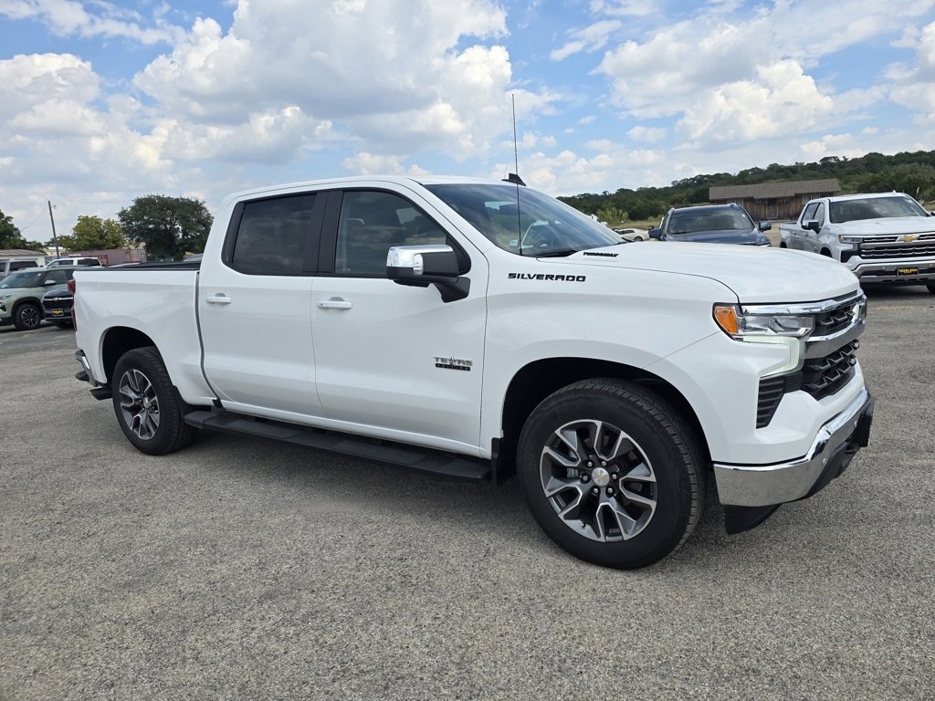 2025 Chevrolet Silverado 1500 LT photo 4