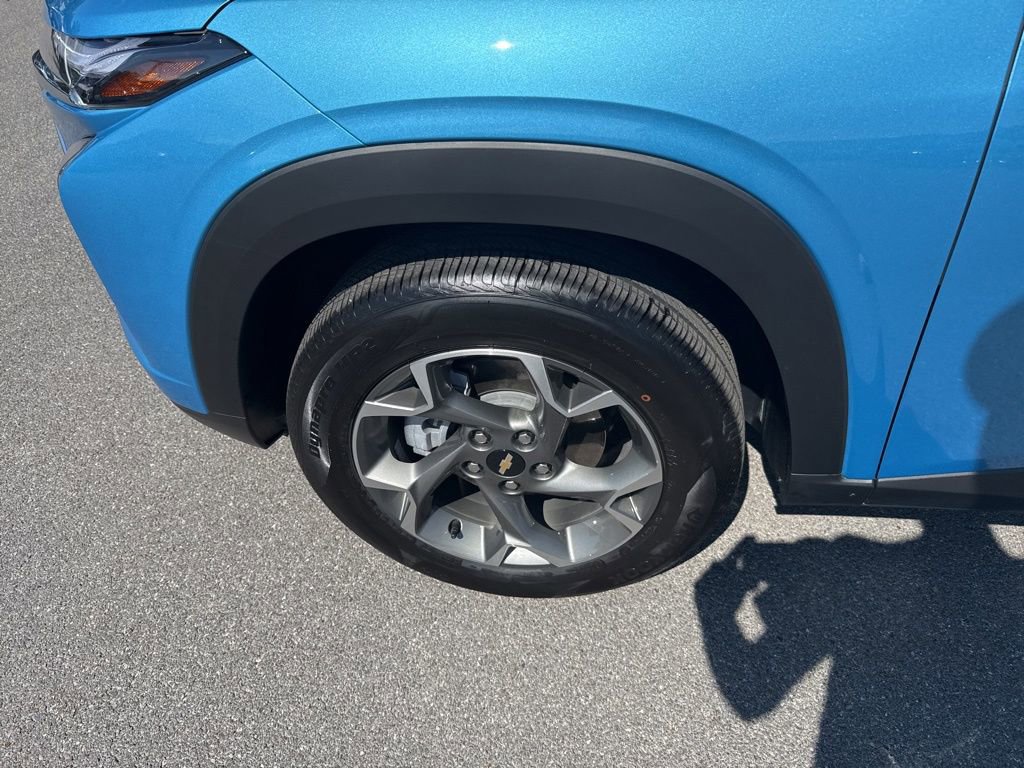 2025 Chevrolet Trax LT photo 9