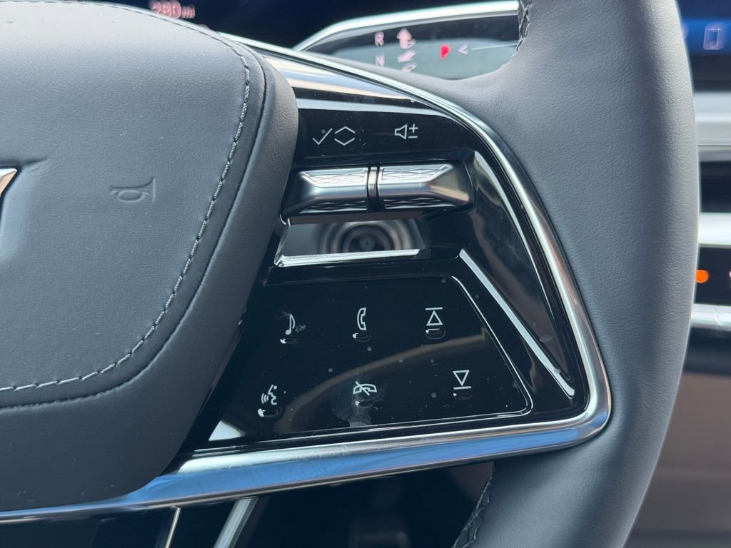 2025 Cadillac Lyriq Luxury photo 27
