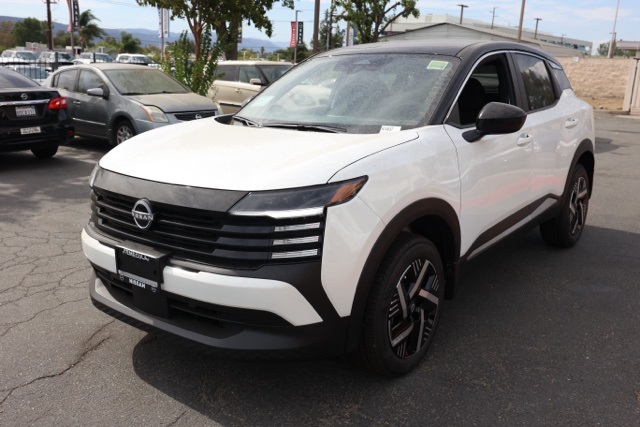 2025 Nissan Kicks SV photo 2