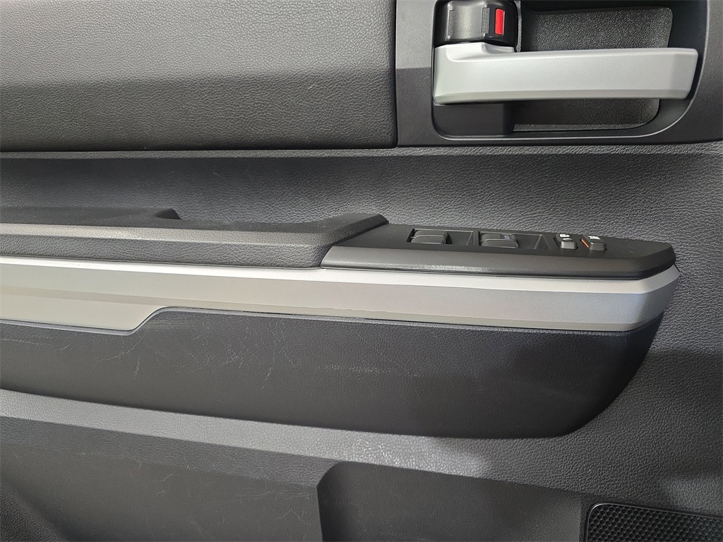 2016 Toyota Tundra SR5 photo 27