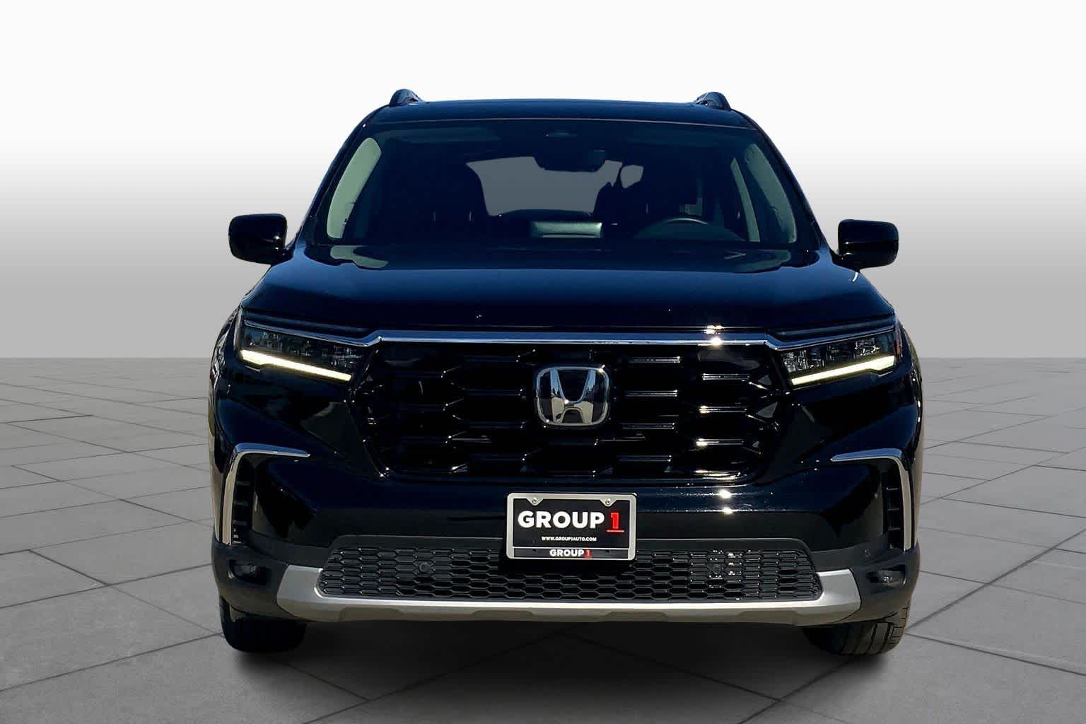 2024 Honda Pilot Touring photo 3