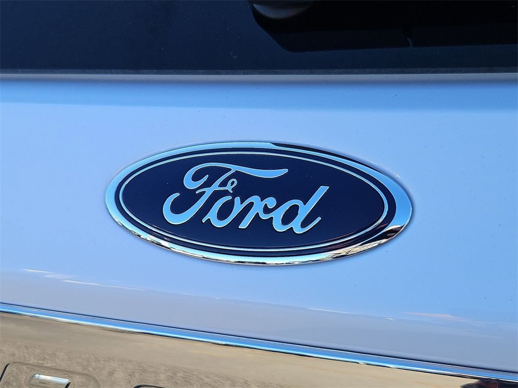 2024 Ford Explorer XLT photo 27