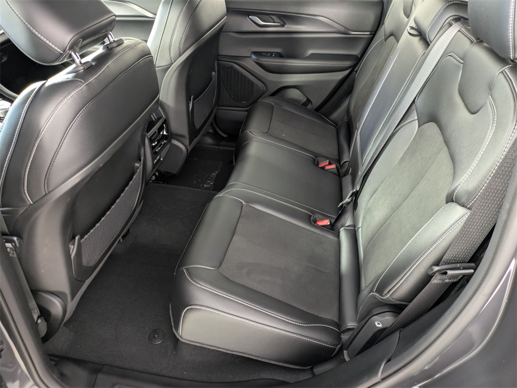 2023 Jeep Grand Cherokee Laredo Altitude photo 12