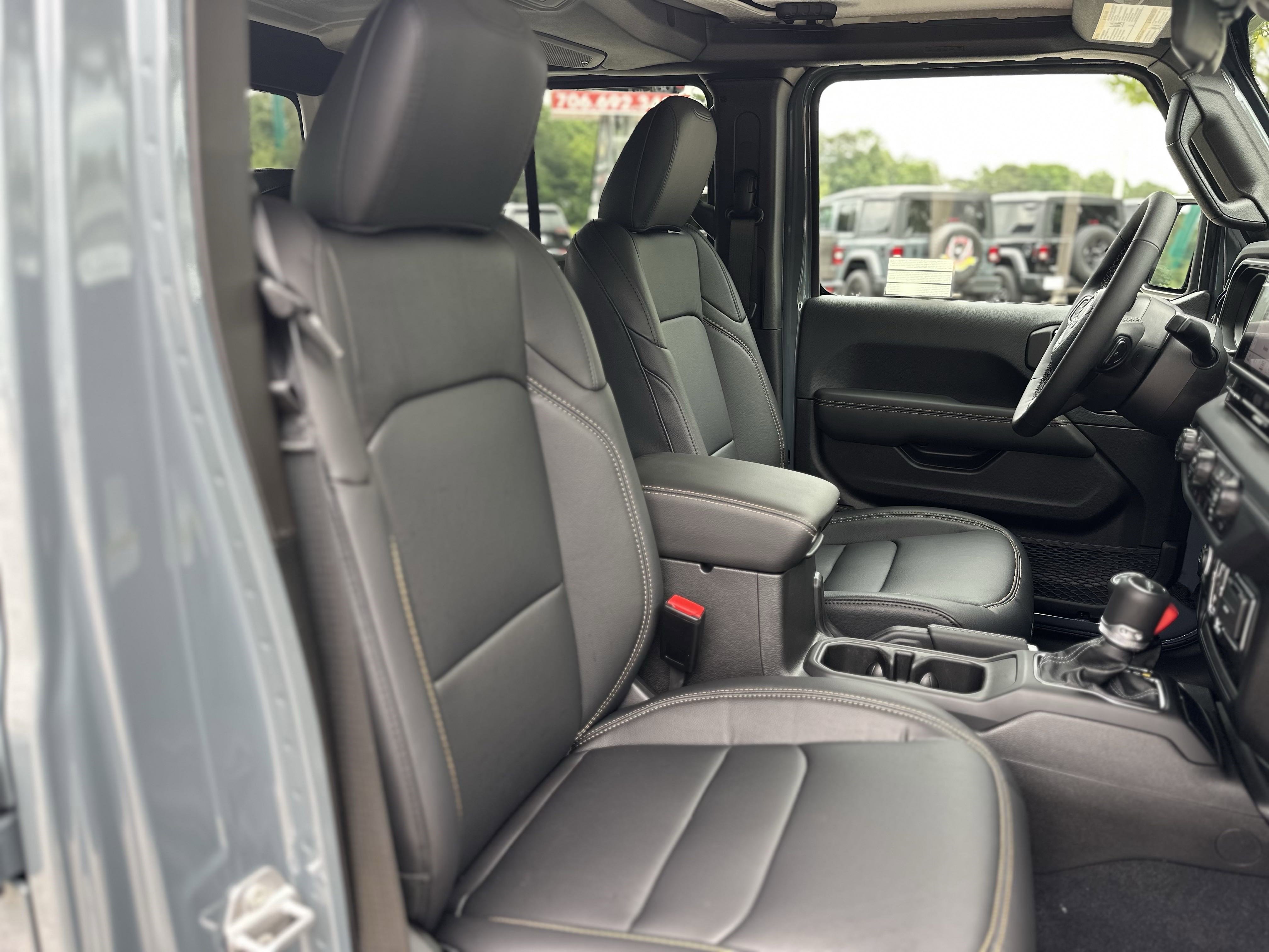 2025 Jeep Gladiator Sport photo 4