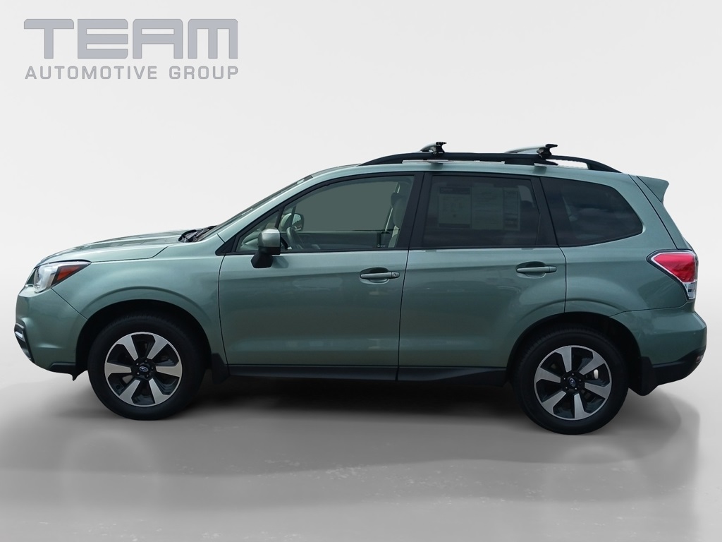 2017 Subaru Forester 2.5i Premium photo 4