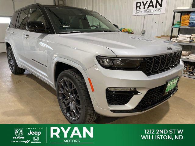 2025 Jeep Grand Cherokee Summit's photo