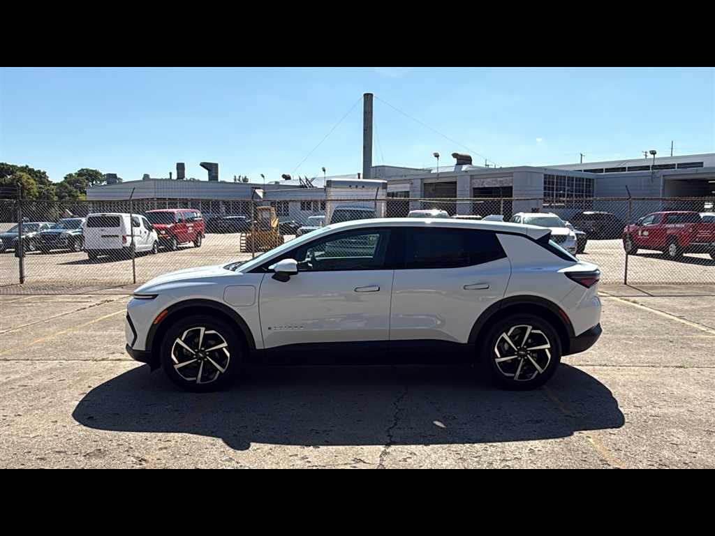 2026 Chevrolet Equinox EV 1LT photo 3